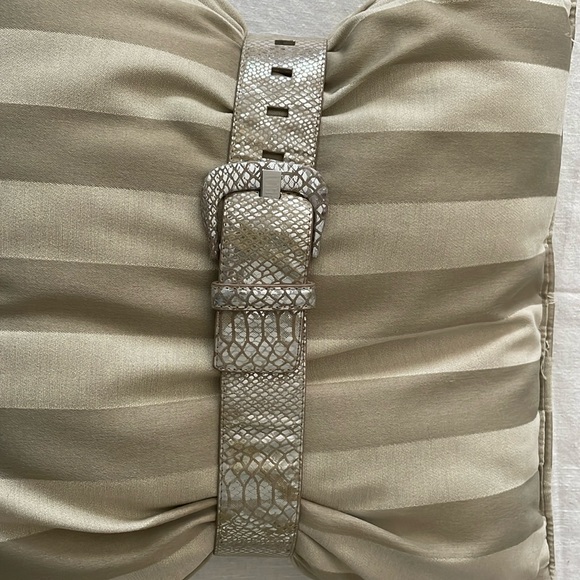 White House Black Market New Shiny Ladies Belt Size XS - Picture 3 of 7